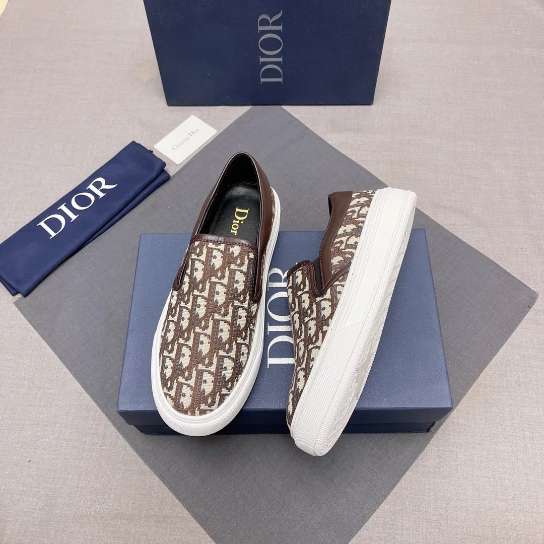 P380, Dior series casual shoes 👟🔥[Dior] Dior's new casual men's shoes are launched in Hong Kong counters. Official website 1:1 production. Original Italian materials. Designed by European and American masters. Perfect shape to create counter quality, solid color rubber wear-resistant outsole and classic dazzling head! Super versatile and very comfortable. High-end without losing taste, fashionable and novel! ! Absolute focus! Code number: 38-44, four colors available (45 can be customized, cannot be returned or exchanged) No. 005
